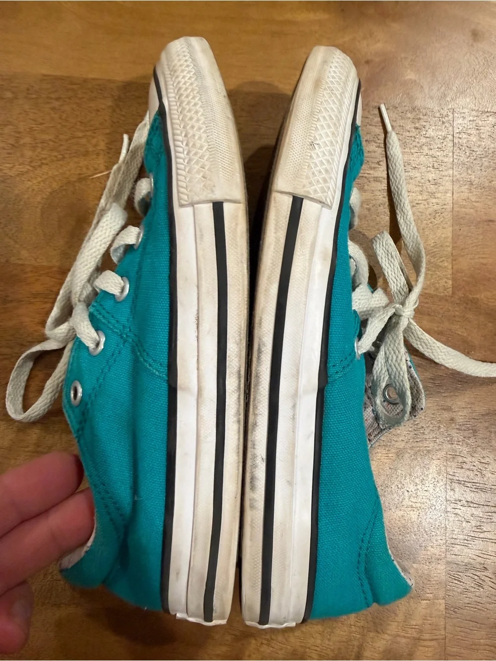 Converse Low Top Sneakers in Teal Blue w/ Confetti Accents Kid’s Size 1